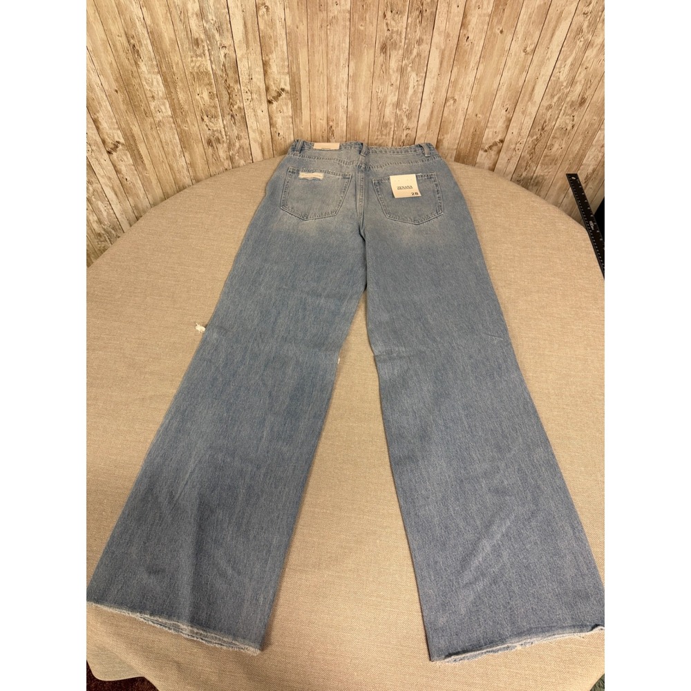 Zenana Womens High Waisted Wide Leg Distressed Jeans Light Wash Size 28 NEW - Picture 3 of 9